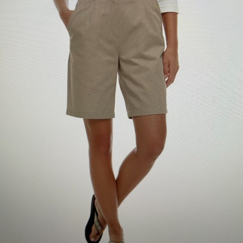L.L. Bear Women's Comfort Stretch Shorts, Fit Bermudas Size 16R New Without Tags